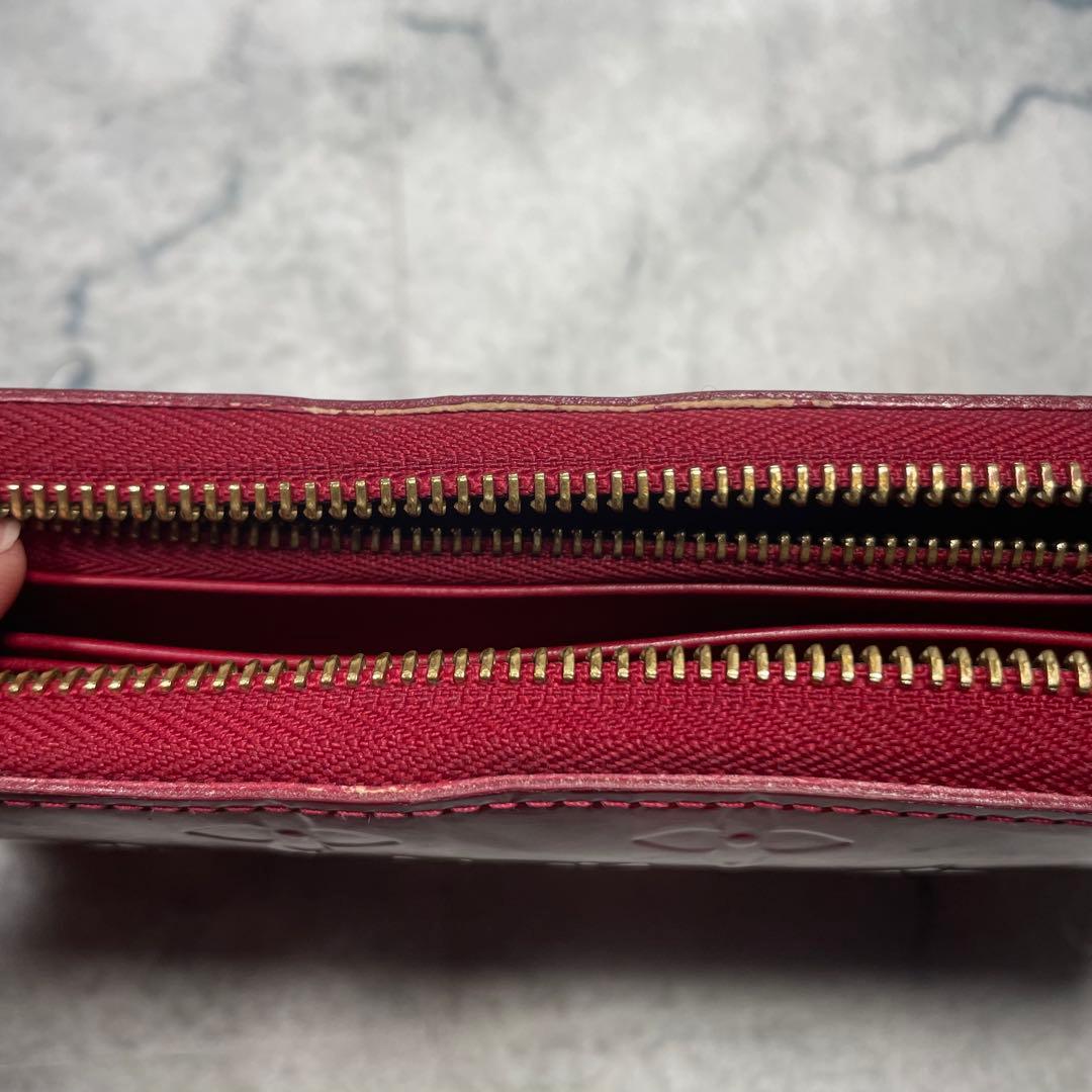 LOUIS VUITTON ヴェルニ レイユール ジッピーウォレット レッド