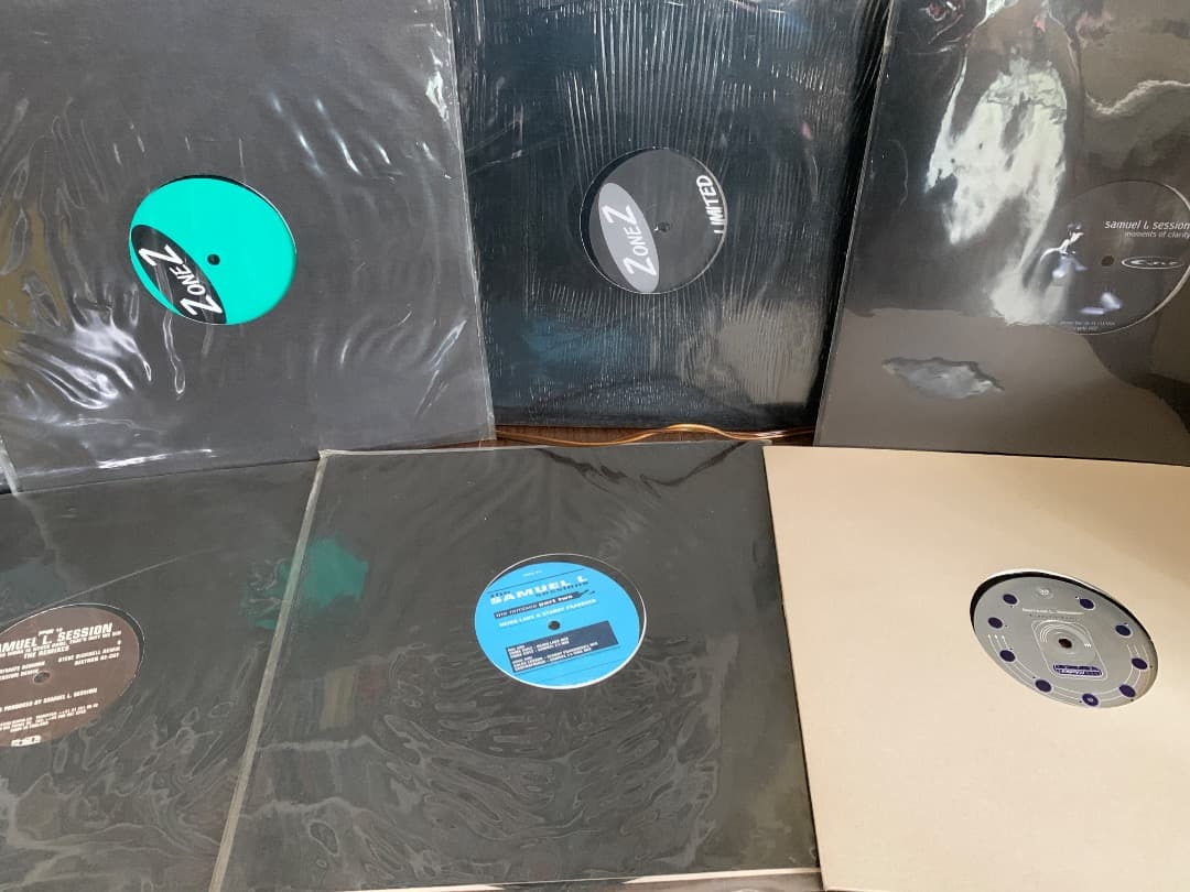 Samuel L Session, Santos Rodriguez 10枚