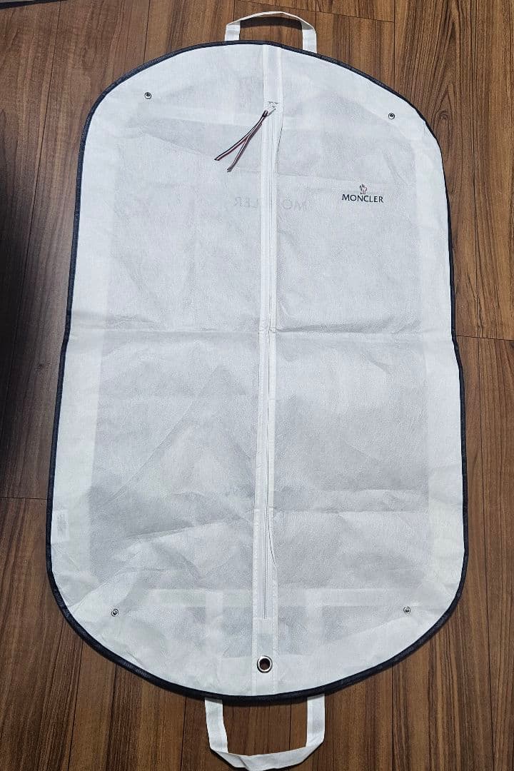 MONCLER 衣類カバー5枚とハンガー1本