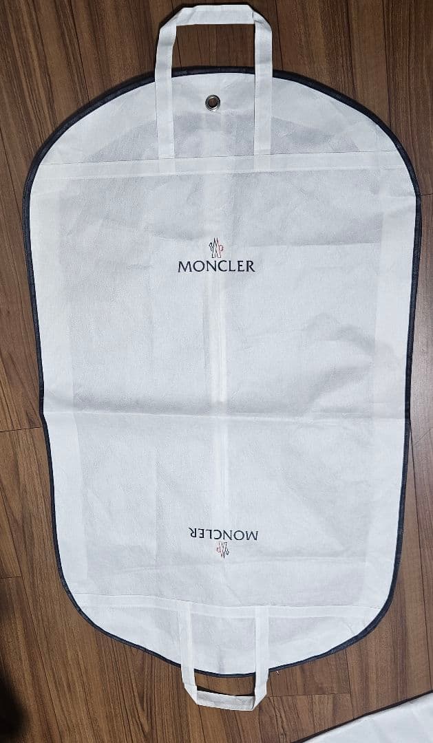 MONCLER 衣類カバー5枚とハンガー1本