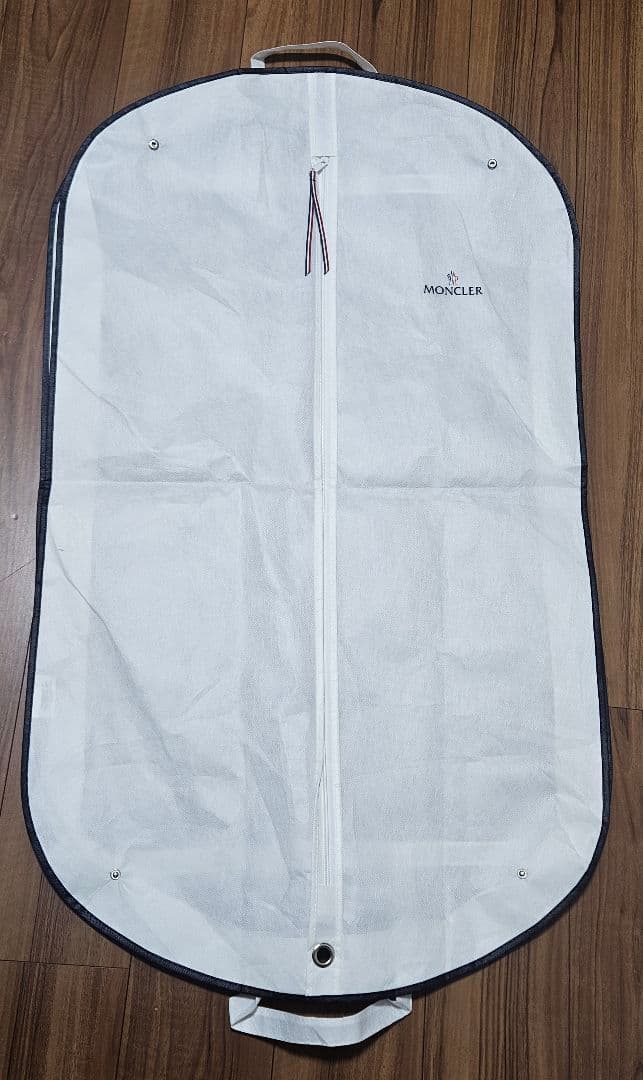 MONCLER 衣類カバー5枚とハンガー1本