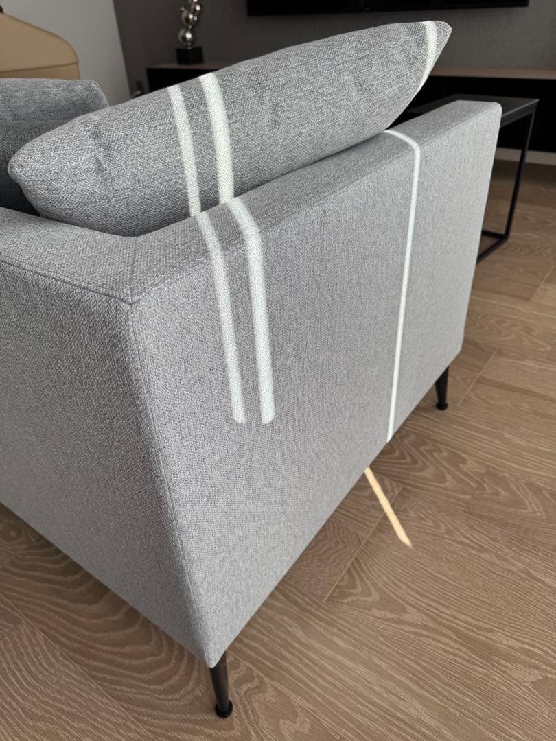 【エーディコア・ディバイズ】3人掛けソファ（クッション5個付き）、送料込み