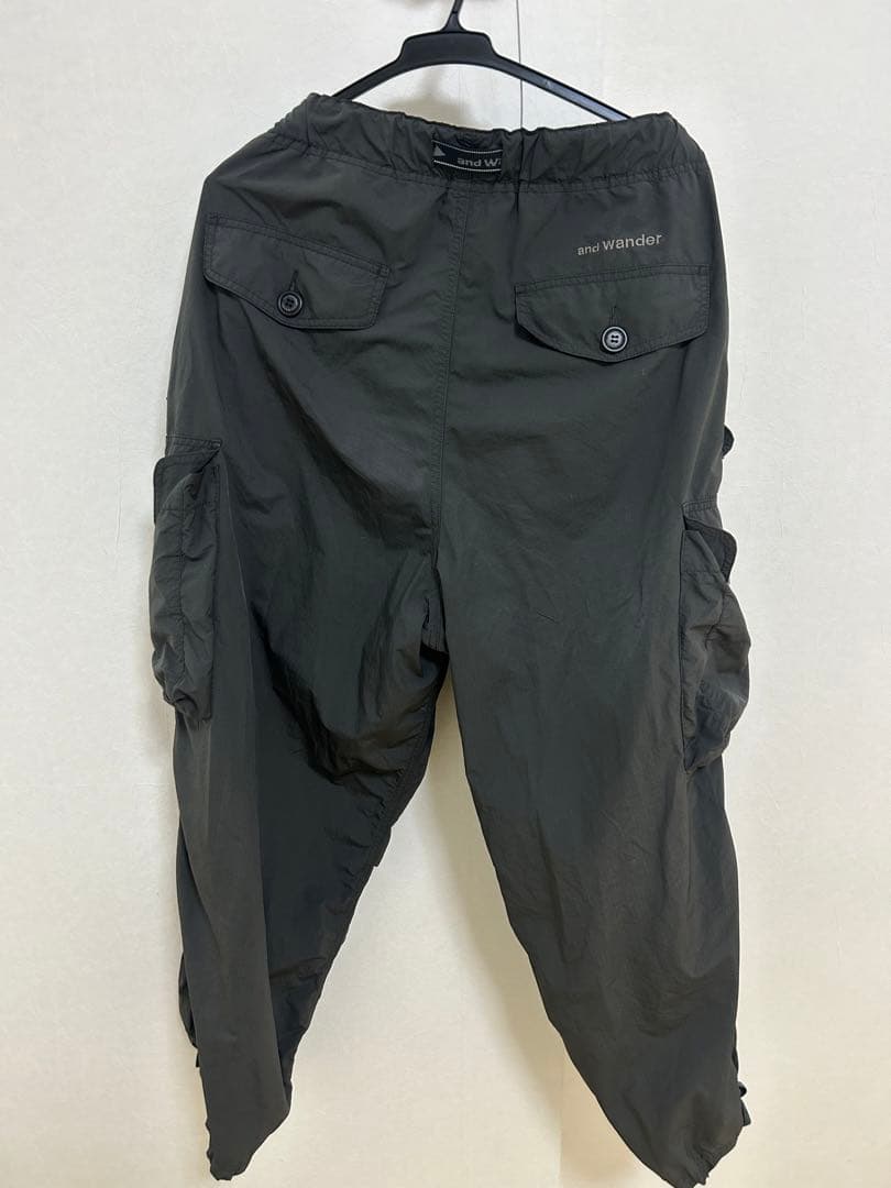 and wander 黒 カーゴパンツ　ナイロンパンツ