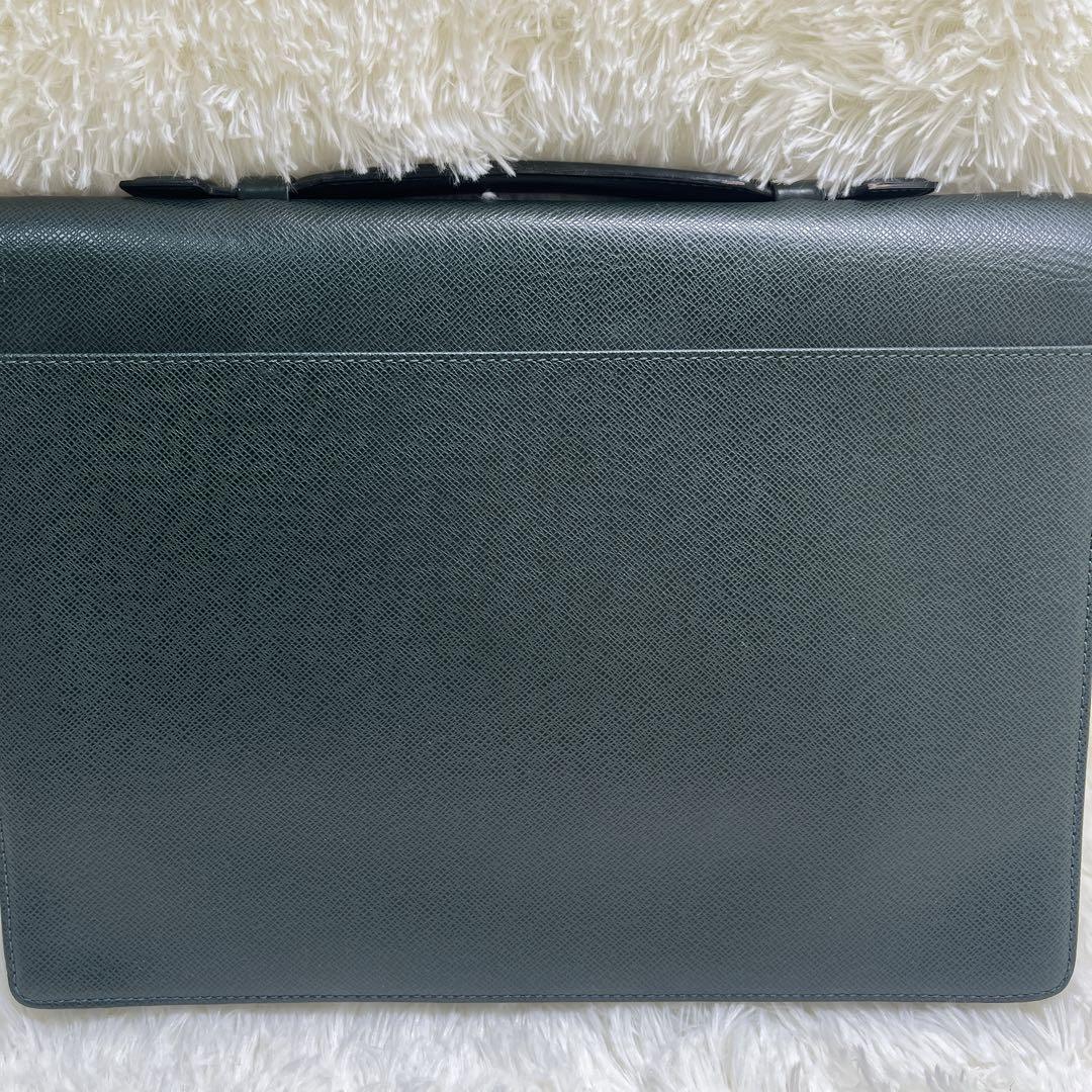 ルイヴィトン タイガ セルヴィエット クラド　タイガ ビジネスバッグ 通勤