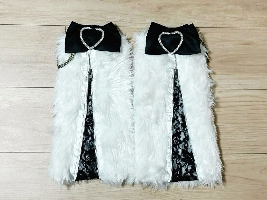 GOLDS♡ビジュー付きハートバックル♡チェーン♡ファーレッグカバー♡白×黒