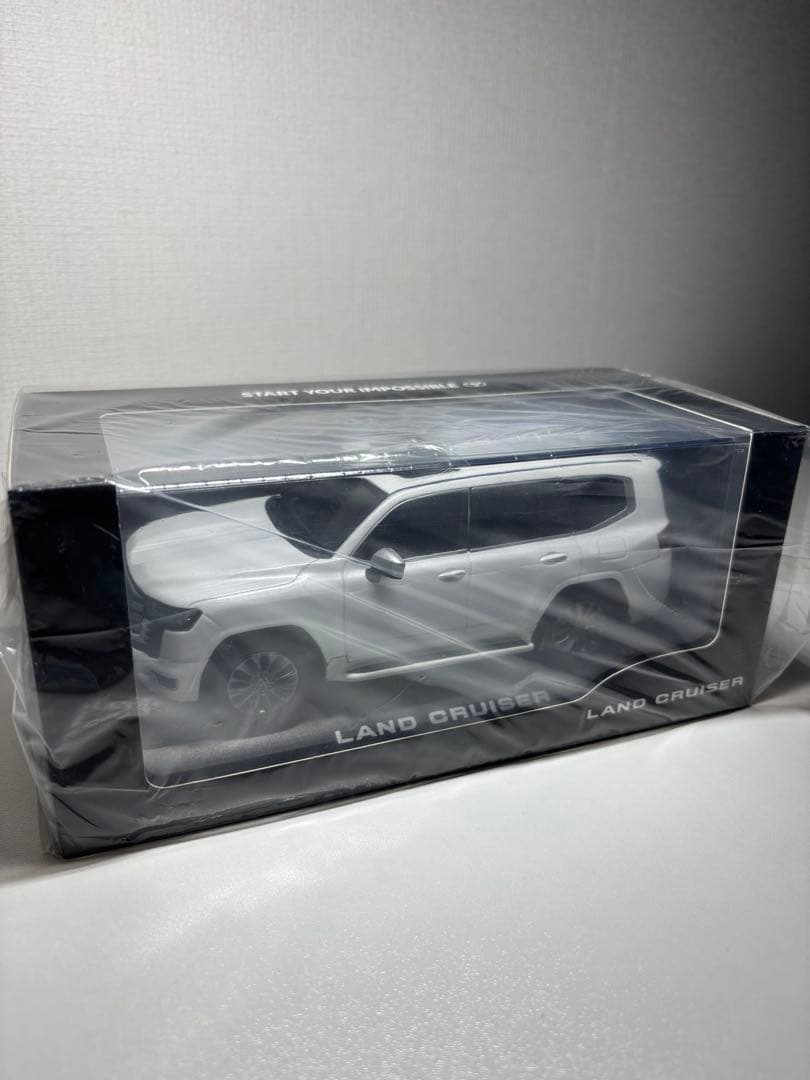 R3専用ランドクルーザー ミニカー パールホワイト 未開封　透明ケース入り
