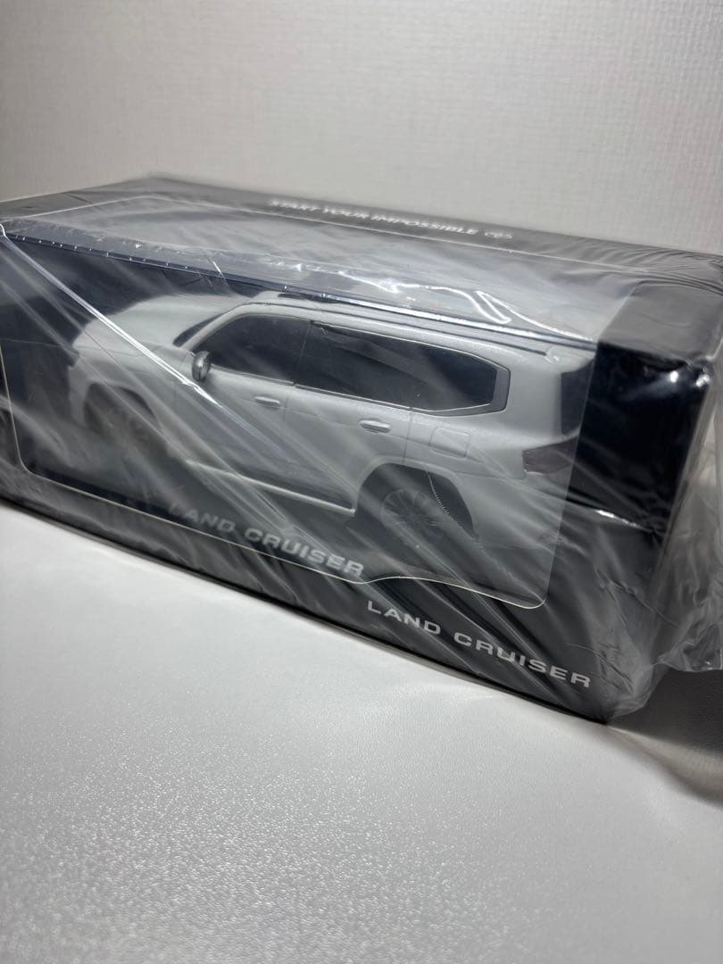 R3専用ランドクルーザー ミニカー パールホワイト 未開封　透明ケース入り