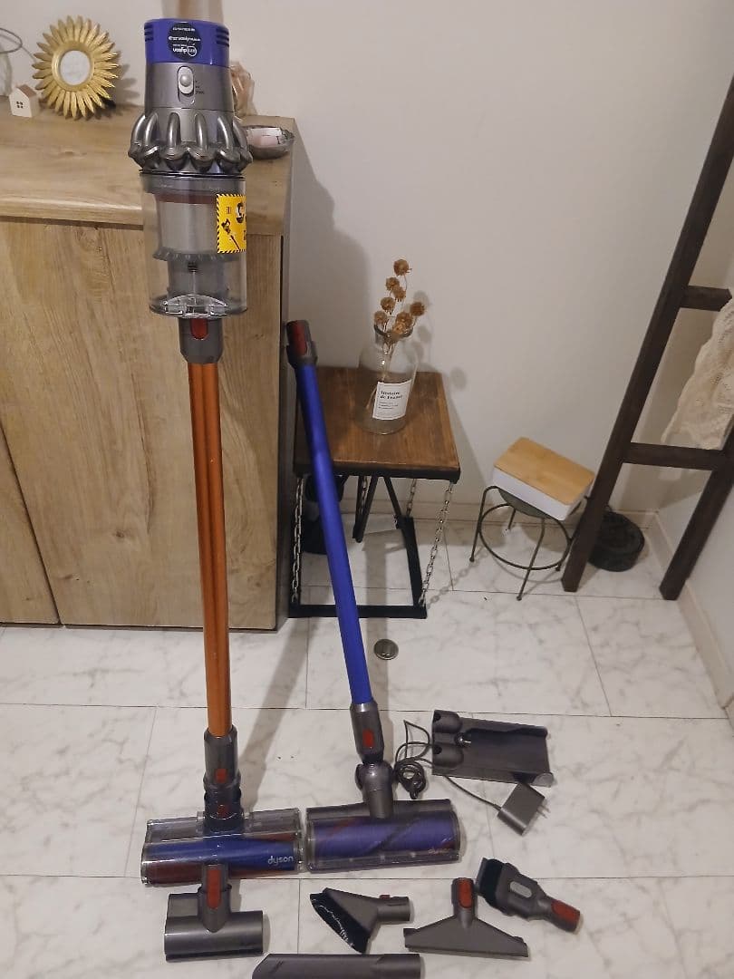 ダ*カ様 Dyson V10 SV12 壁掛け充電付 付属品多数 動作品