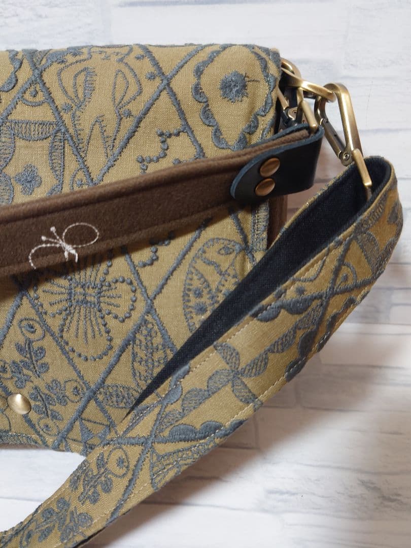 symphony khaki ミナペルホネン フラップショルダーバッグ