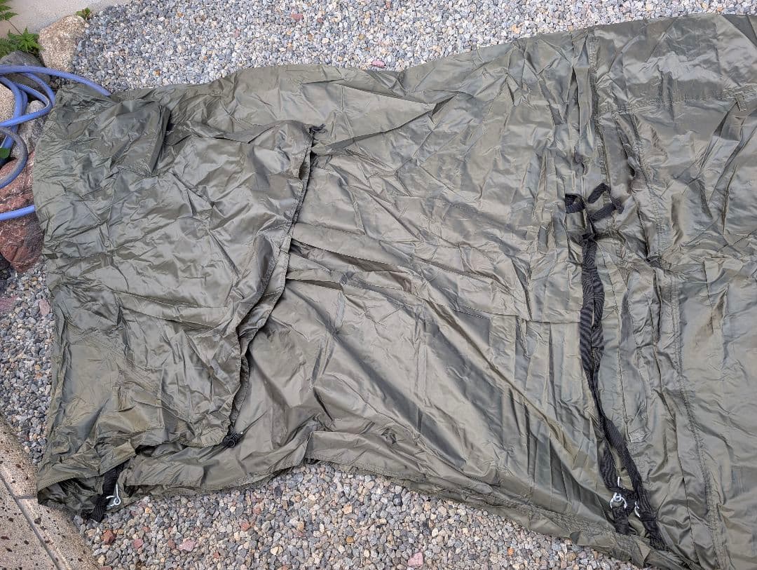 ✨1回使用✨　ドイツ軍 Mil-Tec 3人用テント カマボコ 広い前室