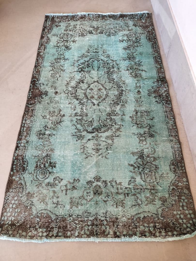 【最終価格】エメラルドグリーンオーバーダイ　ヴィンテージトルコラグ　No.581