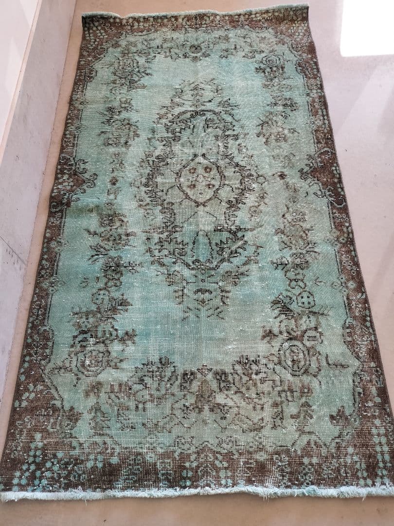 【最終価格】エメラルドグリーンオーバーダイ　ヴィンテージトルコラグ　No.581