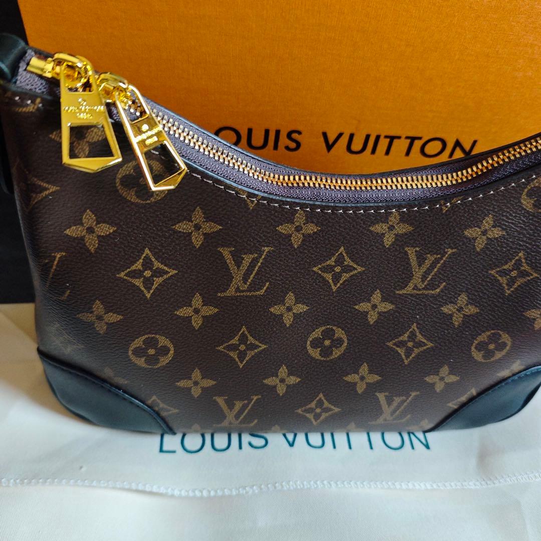 モノグラムキャンバスのブラウンショルダーバッグ、ゴールド金具付き