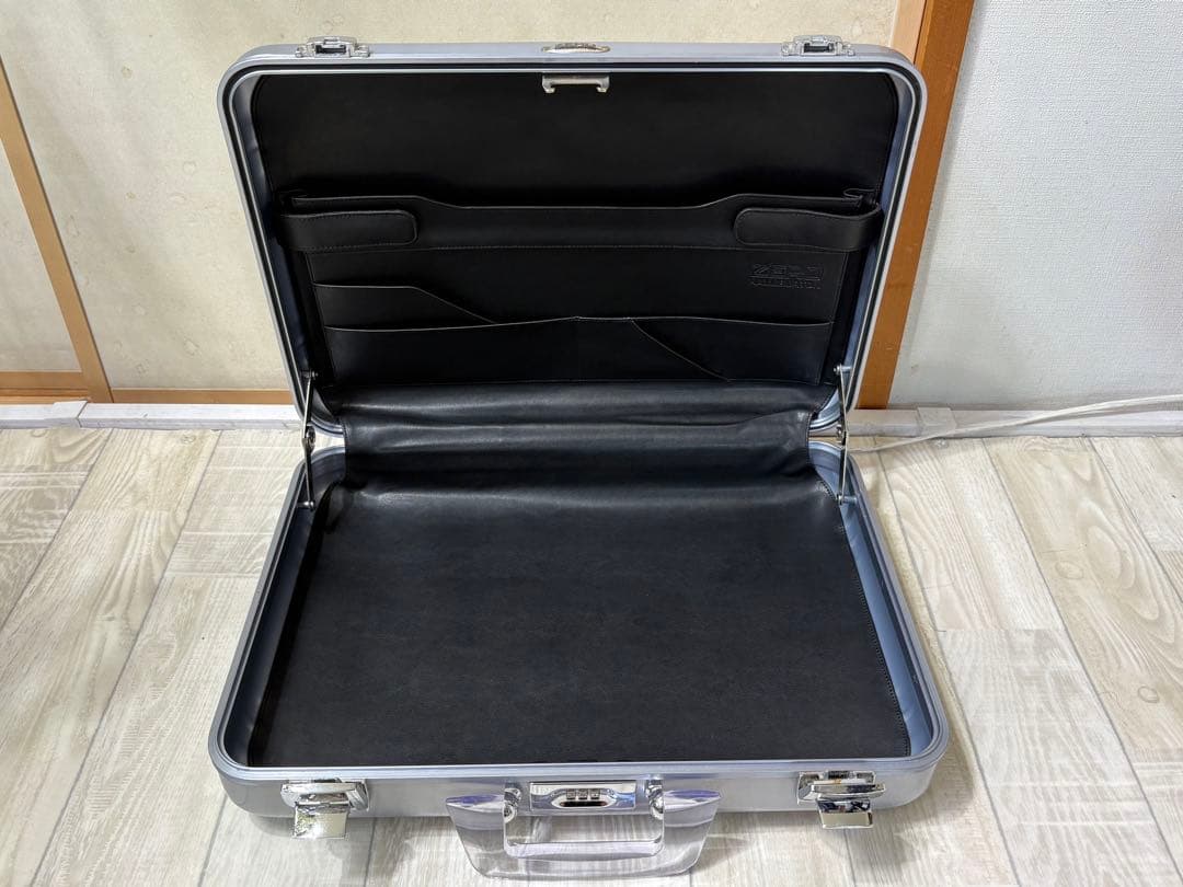 【中古美品】 ZERO HALLIBURTON アタッシュケース CEJ-PB