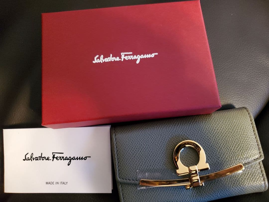 Salvatore Ferragamo 6連キーケース グレー
