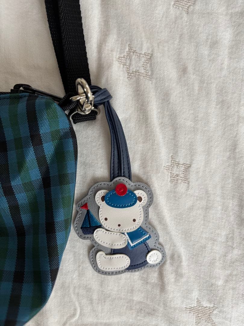 ファミリア　青系ファミリアチェックの舟形ナイロンポシェット