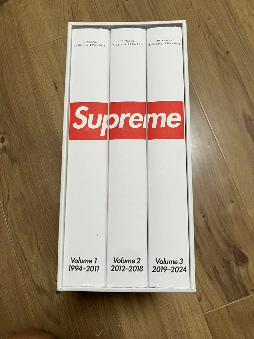 アート・デザイン・音楽 supreme 30 Years T-Shirts 1994-2024 Book