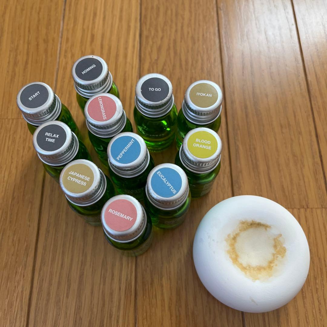 無印良品エッセンシャルオイル11本とアロマストーン