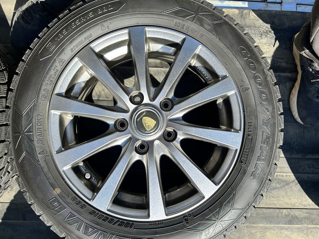 【バリ山！】アルミホイール付スタッドレスタイヤ４本　185/65R15フリード