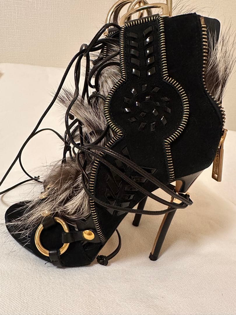 ファー付きレースアップサンダル