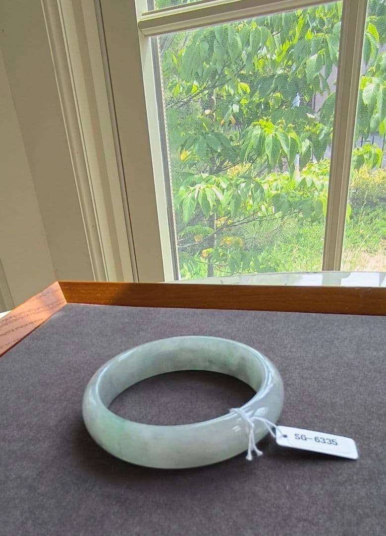 【日本鑑別書付:冰种（氷種）】アイス本翡翠のバングル（内径59ミリ弱）6335