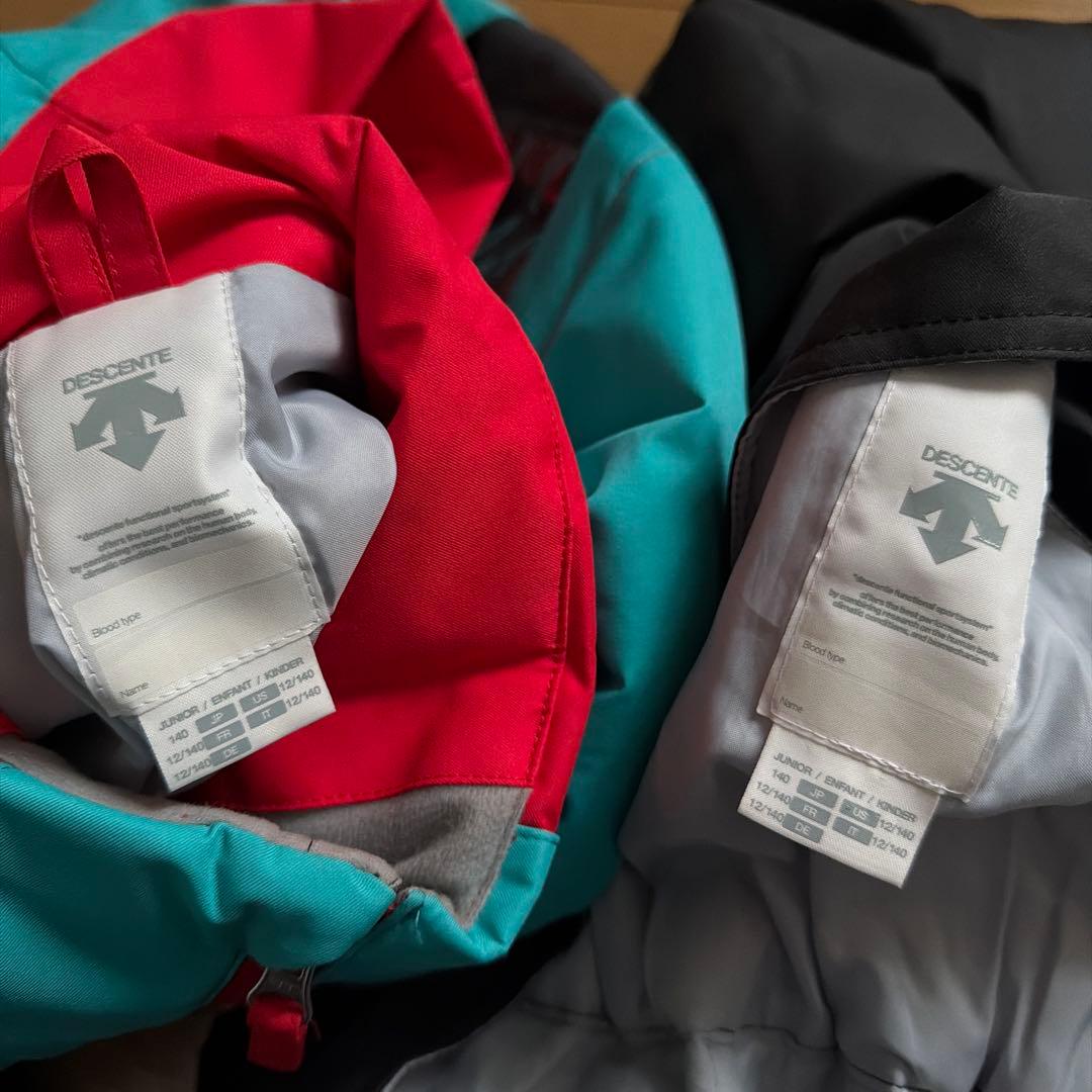 ☆nicona☆プロフ読んでください☆様☆ デサント　スキーウェア 140㎝