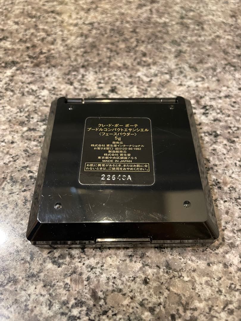 クレドポーボーテ　プードルコンパクトエサンシエル（エレガントスリム）