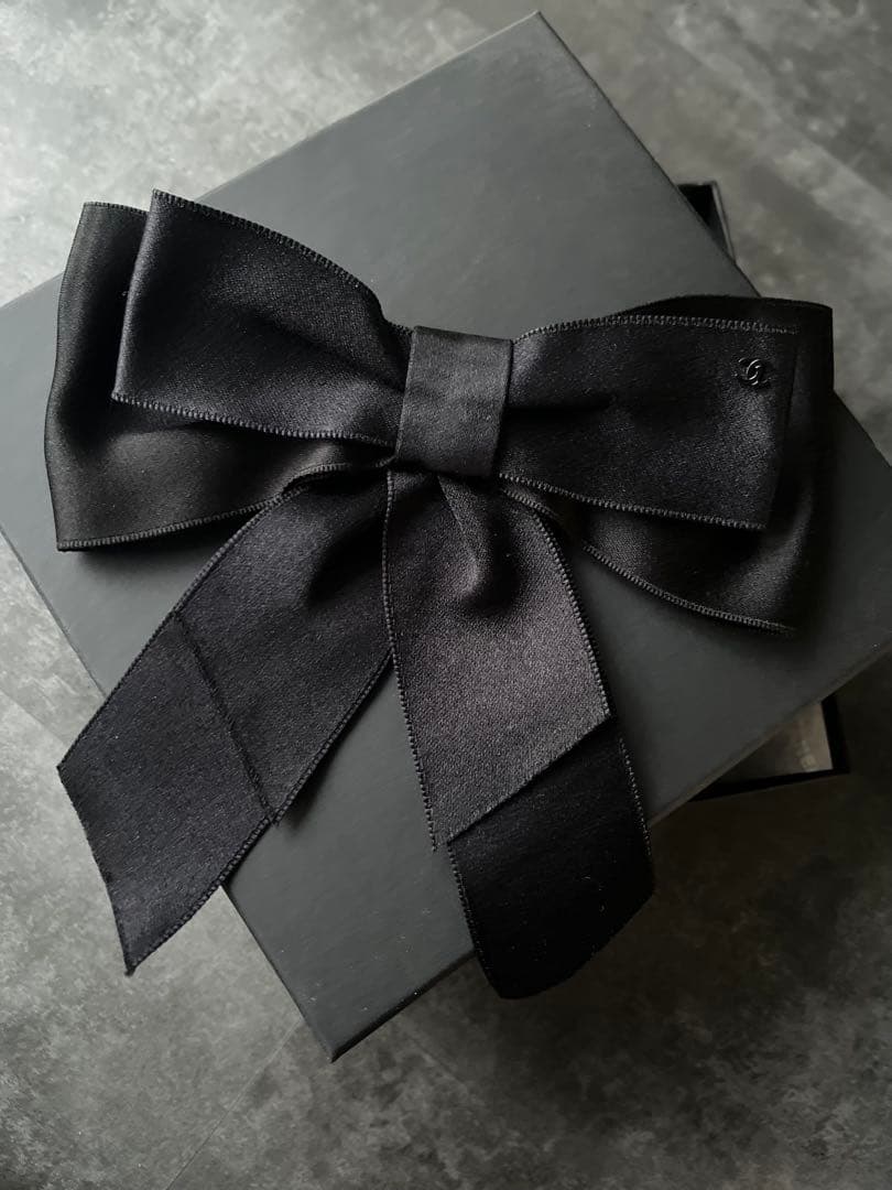 CHANEL ブラック　シルクリボンブローチ