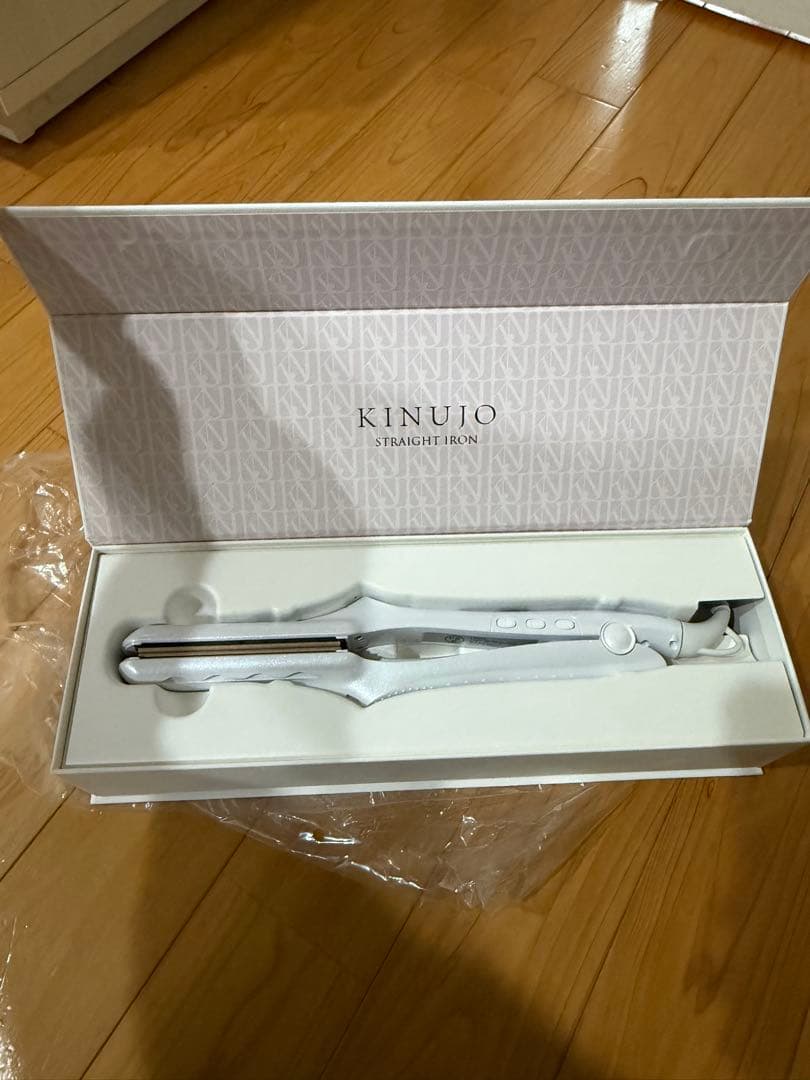 新品未開封2026年1月購入KINUJO 絹女 ストレートアイロン LM-225