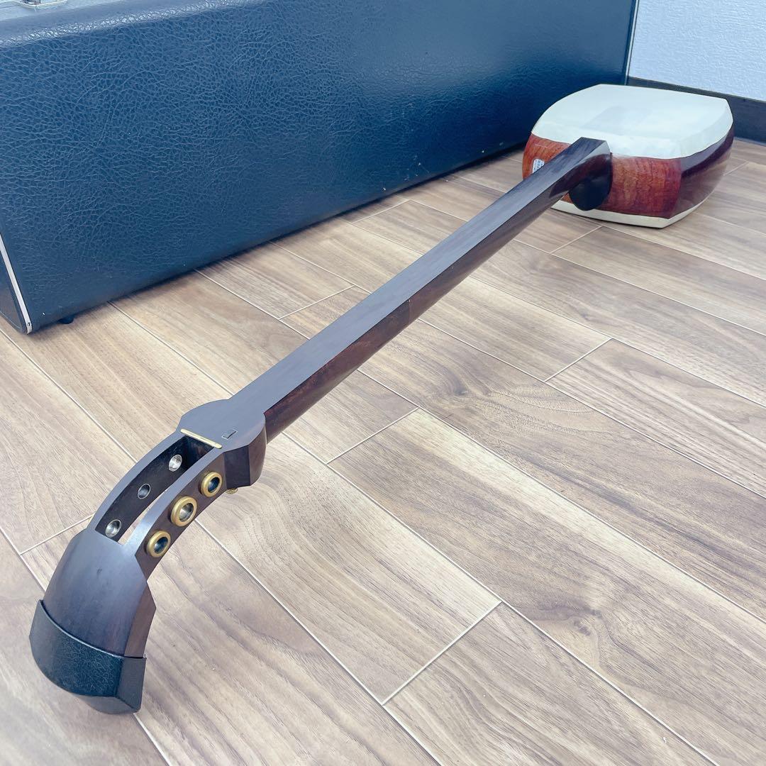 津軽三味線 金ほぞ 子持ち綾杉胴 トチ有 紅木 GP24 東さわり 犬皮 和楽器