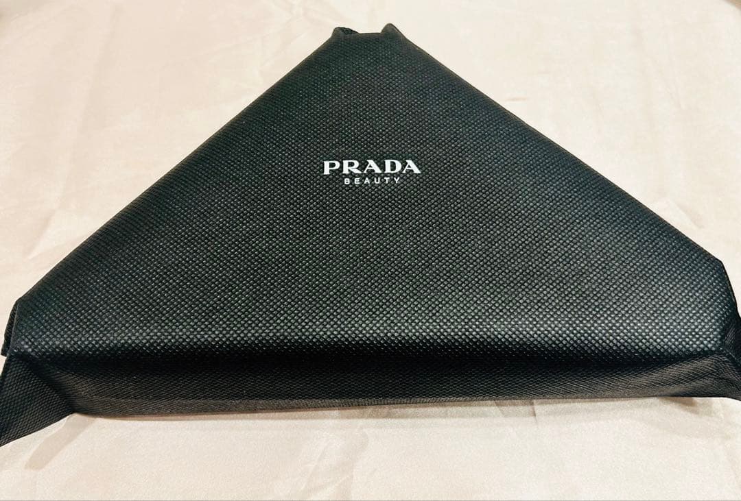 プラダ リップバーム ブラッシングケア ポーチ ショッパー付き 新品未開封