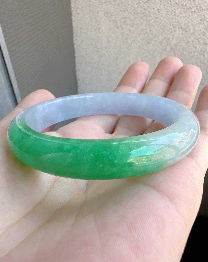 薄紫とグリーンのグラデーションAランクは翡翠ヒスイバングル