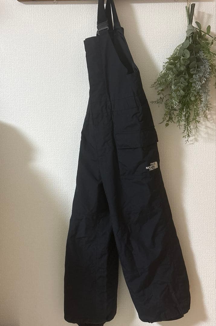 専用ノースフェイス　キッズ　スノーウェア　130センチ　ブラック　黒　サロペット