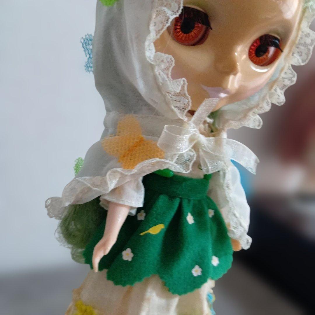 ネオブライス人形本体　緑　10年くらい前のもの　ネオではない？　アウトフィット