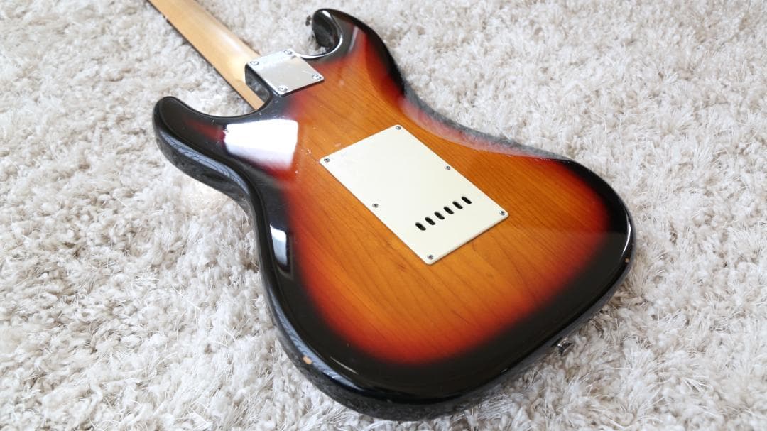 FERNANDES FG series ストラトタイプ　HSS サンバースト