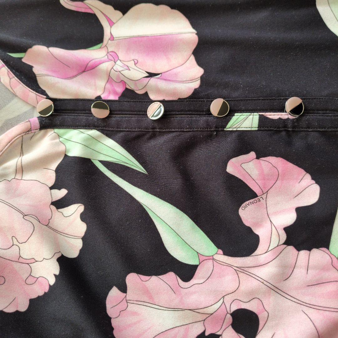 黒地ピンク花柄長袖ワンピース