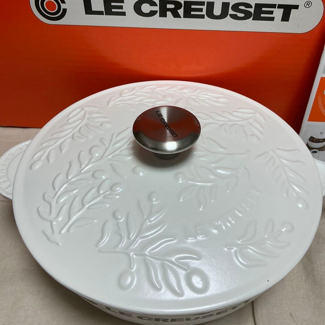 ルクルーゼ　ソーシエ 21cm オリーブ ブランチレリーフ コットン