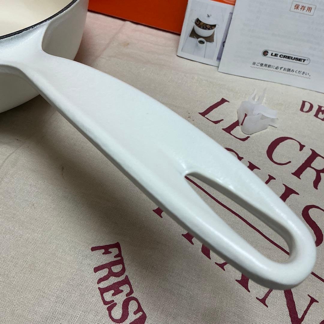 ルクルーゼ　ソーシエ 21cm オリーブ ブランチレリーフ コットン