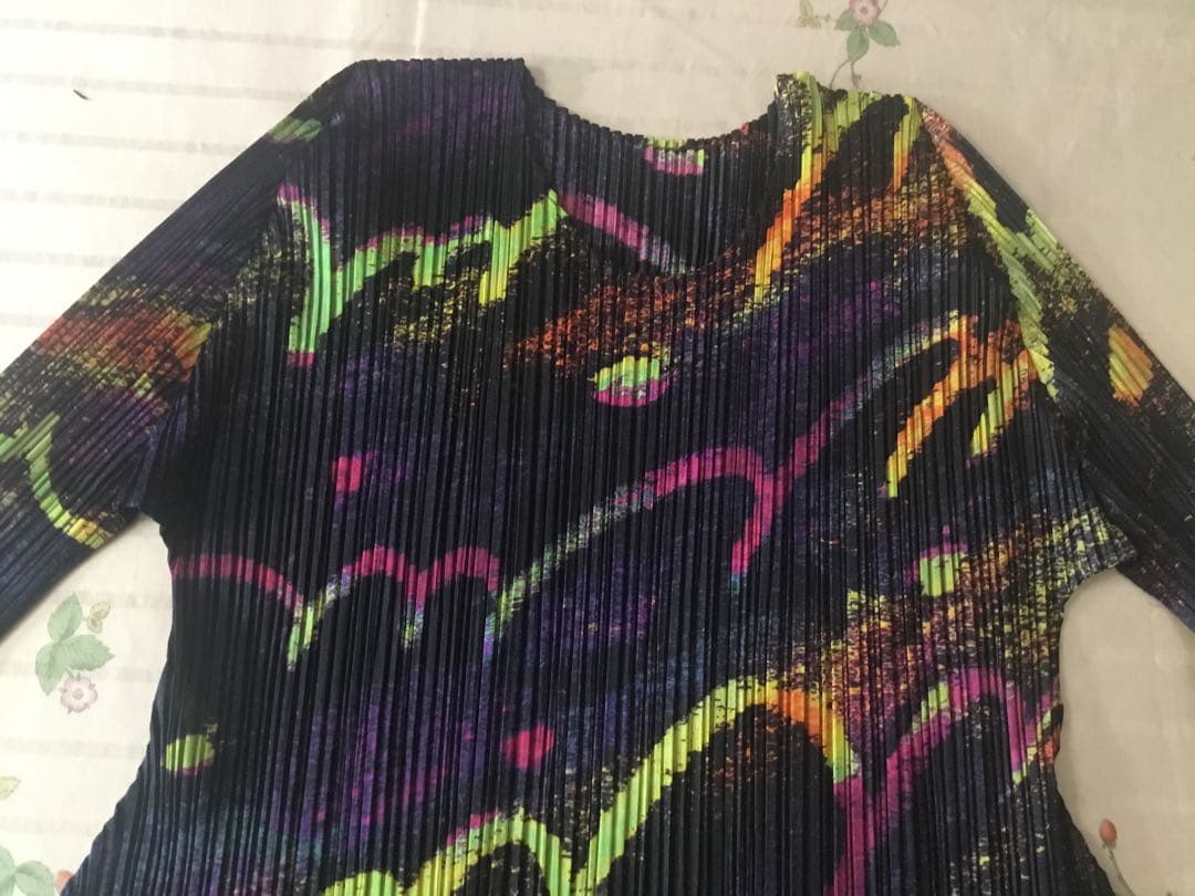 ナ*ナ様 最終価格です❗️プリーツプリーズ　多色ストライプ柄Aライン長袖チュニッ