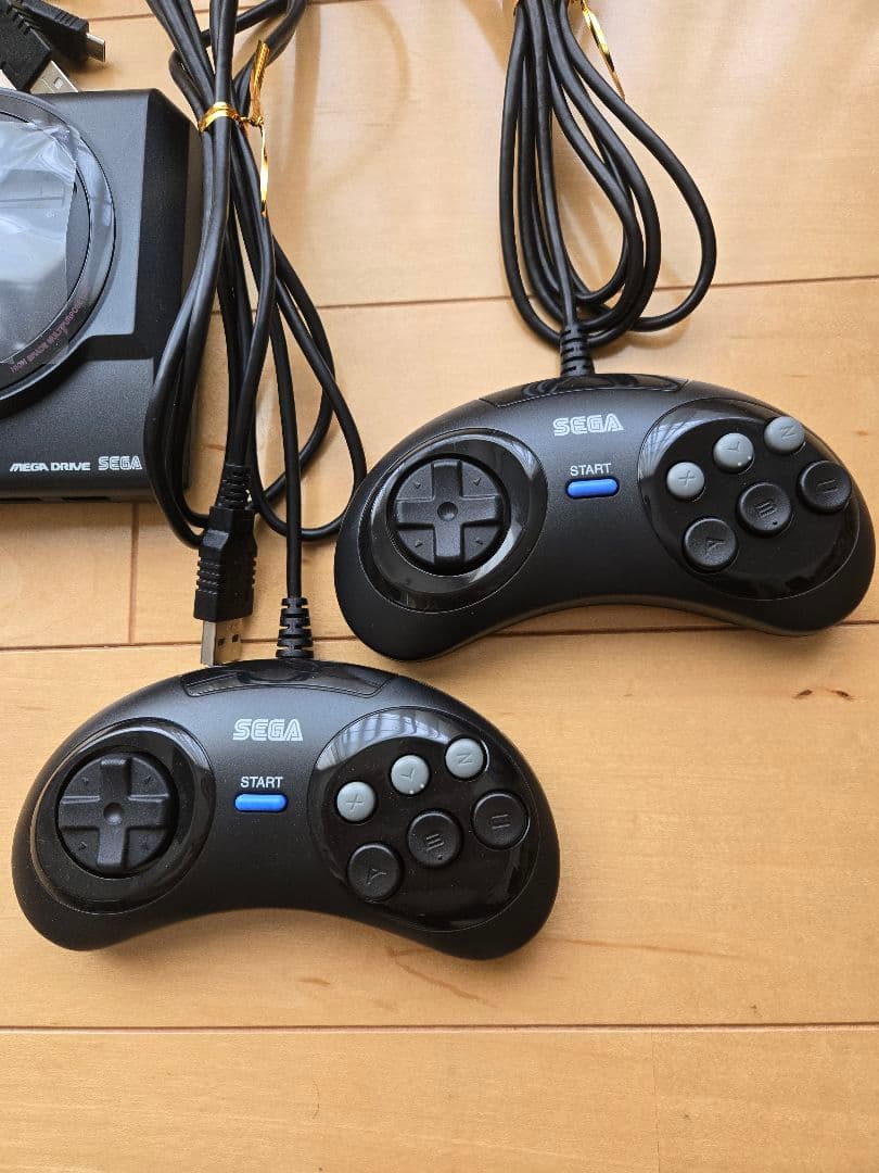 SEGA メガドライブ ミニ 　本体　コントローラー2個