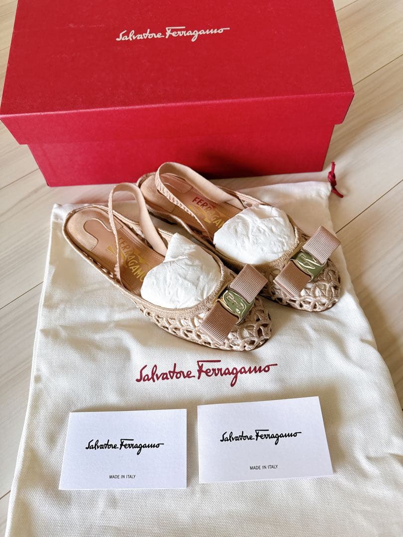 Salvatore Ferragamo ベージュ サンダル