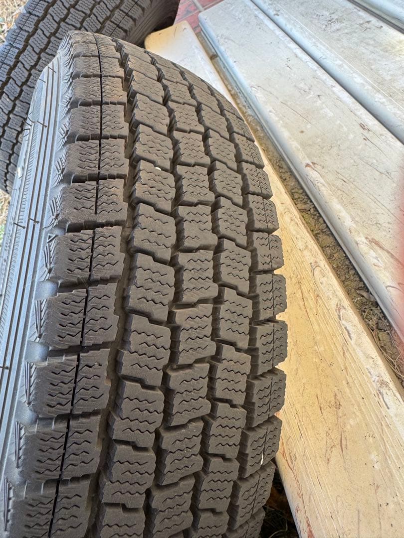 【手渡しのみ】500kmアイスナビカーゴ145R12 タイヤ・ホイールセット