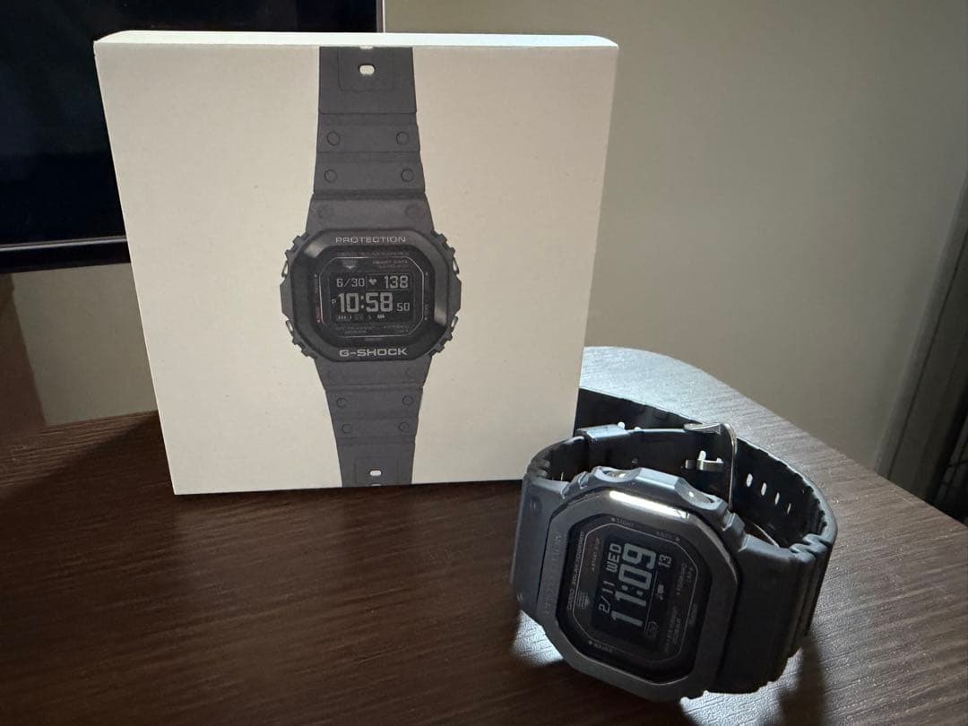 G-SHOCK DW-H5600 グレー x ブラックメタル