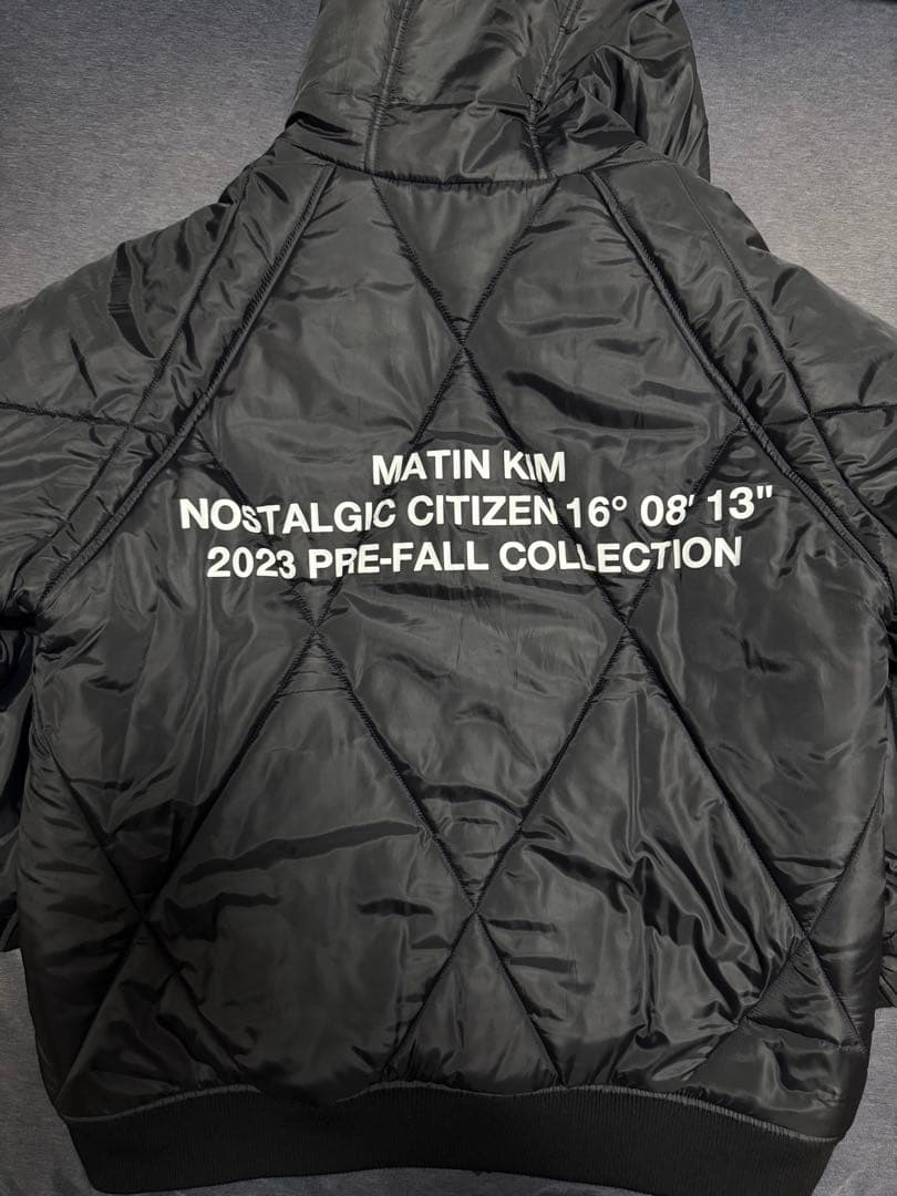 ジャケット・アウター Matin Kim BACK TYPO QUILTING HOOD JUMPER