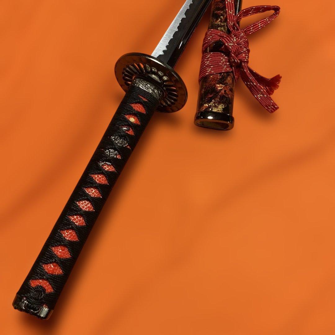 高級模造刀 前田慶次郎拵え 黒柄赤鮫皮 大輪透し鍔 赤黒斑ら呂鞘