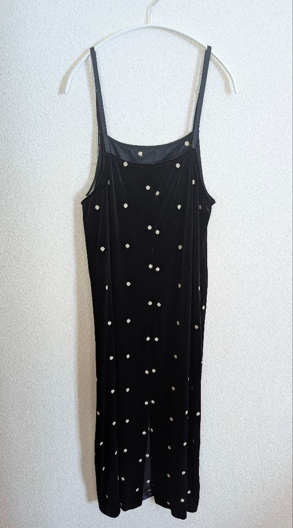 大人気完売品✨️B.C STOCK　手洗い可 / ベロアフラワー刺繍ワンピース