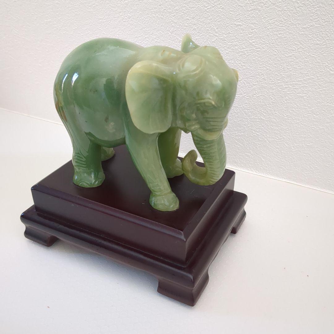 象の置物　台座あり