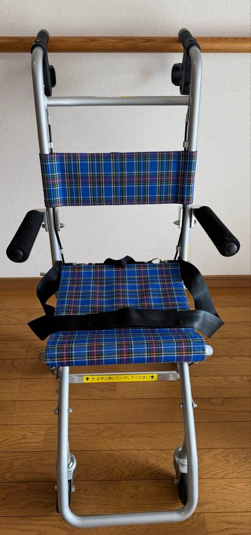 軽量　コンパクト車椅子　折りたたみ