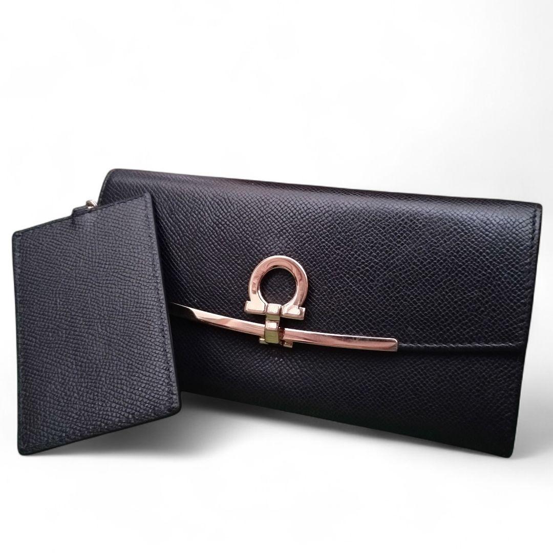 Salvatore Ferragamo ガンチーニ 長財布 22D150
