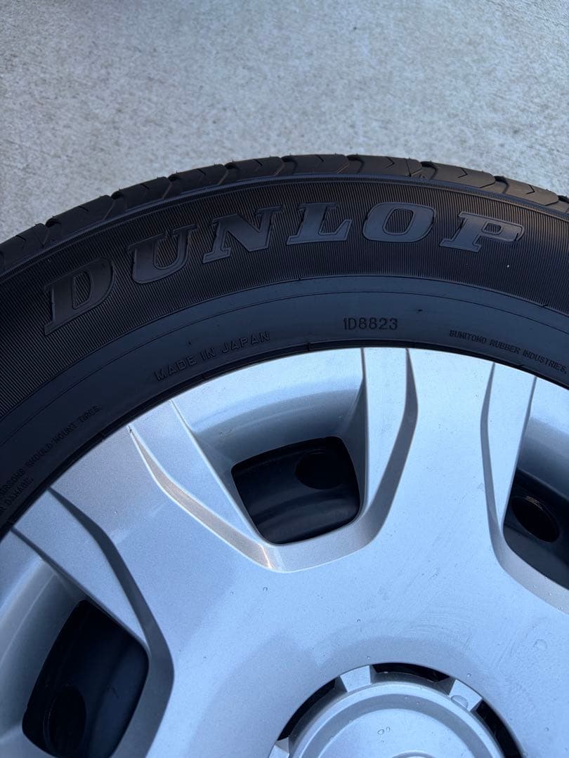 ハイエース200系　DUNLOP 15インチタイヤ・純正ホイール４本セット